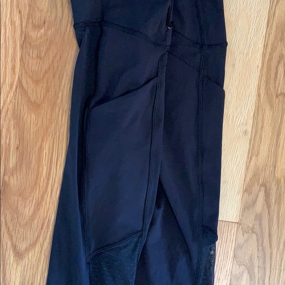 Black mesh Lululemon crop leggings - Picture 5 of 5